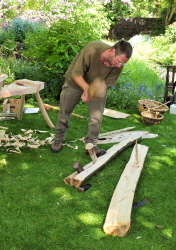 Splitting green wood logs